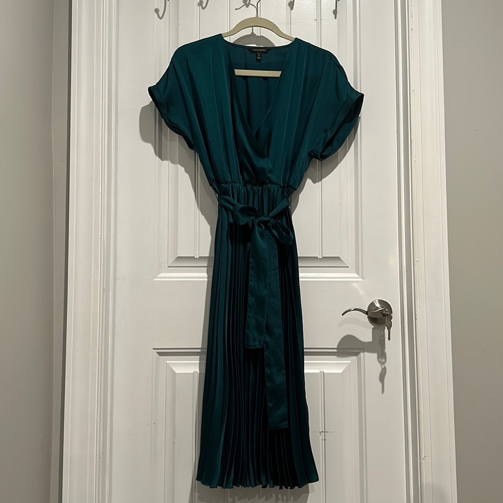 BANANA REPUBLIC Green Pleated Midi Dress, Petite Small